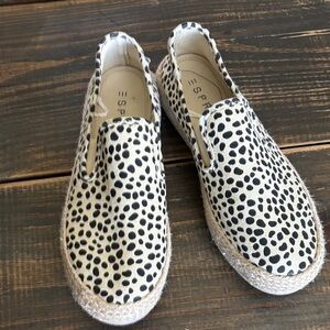 Black and White cheetah print Slip-On Shoes